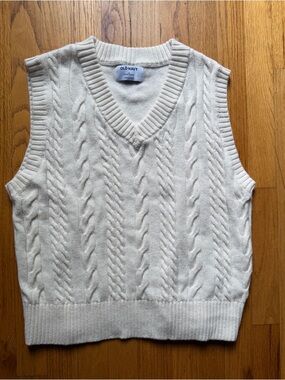 Old Navy Cream Cable-Knit V-Neck Sweater Vest